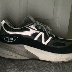 New Balance Black and Gray Sneakers with Cushioned Heel